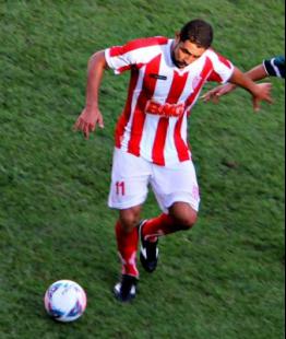 Rafael Gomes em campo defendendo as cores do Villa Nova, de Nova Lima-MG - Divulgação