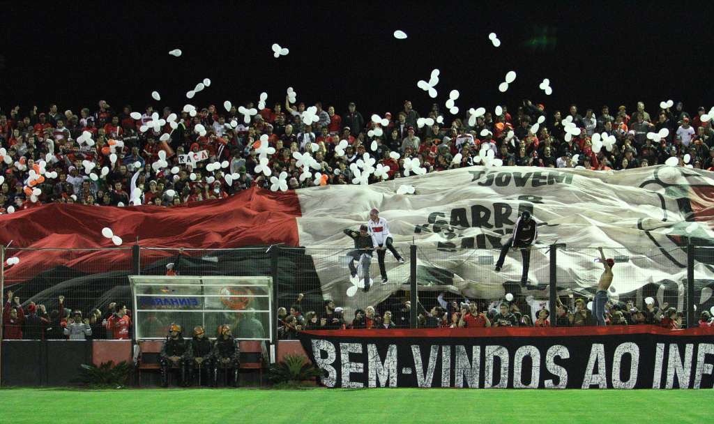 Torcida rubro-negra lotou o estádio Bento de Freitas