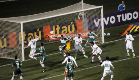 Na garra o Palmeiras superou a Chapecoense, cotada para voltar à Série B