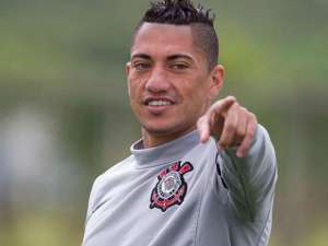 Ainda lesionado, Ralf desfalca treino do Corinthians no CT Joaquim Grava