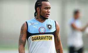 Carlos Alberto treina no lugar de Ramirez no Botafogo