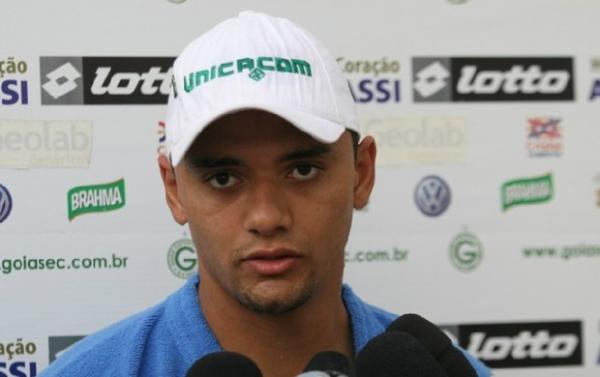 Valmir Lucas operou o joelho e desfalca o Goiás pelo restante da temporada