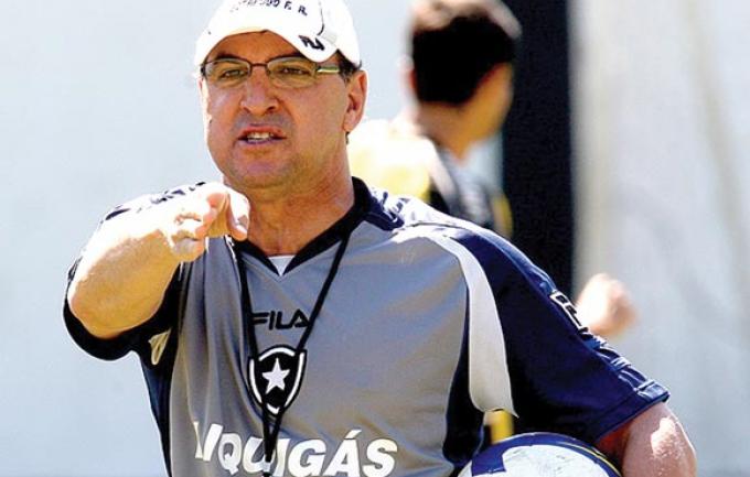 Estevam Soares em 2009 livrou a cara do Botafogo evitando o rebaixamento do time carioca - Divulgação