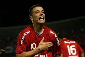 D'Alessandro renova contrato com o Internacional até 2017