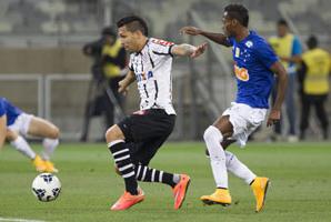 Luciano marcou outro gol importante para o Corinthians, que derrubou o líder Cruzeiro, no Mineirão