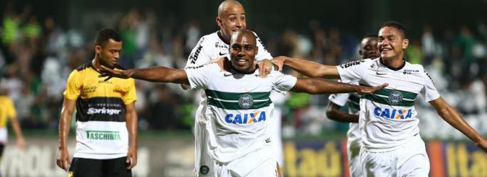 Luccas Claro marcou o gol da vitória do Coritiba sobre o Criciúma e tirou o Coxa da zona de degola - Foto: Coritiba - Oficial