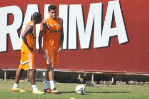 Com contestado zagueiro, Fluminense pega Atlético-MG