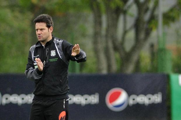 Argel Fuck comanda treino do Figueirense para tentar escapar do rebaixamento