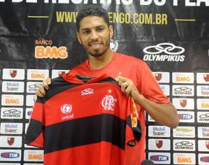 Flamengo pode ter voltas de Wallace e Cáceres domingo