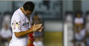 Damião se esquiva de polêmica com ex-presidente do Santos e garante foco no campo