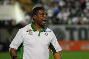 Celso Rodrigues, auxiliar de Jorginho na Chapecoense, acha que vitória histórica sobre o Internacional  vai motivar