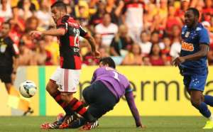 BRASILEIRO CHEVROLET: Cruzeiro perde outra e a diferença para Inter cai; Vitória deixa degola