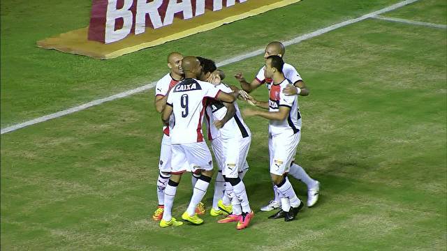Rithely marca contra e Vitória abre o placar logo no começo do jogo