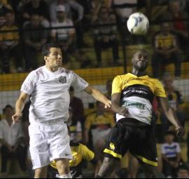 Santos jogou mal e sua defesa sofreu três gols em Criciúma