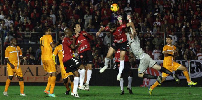 Apoiado por sua torcida, Brasil buscou a virada em cima do Brasiliense, por 2 a 1, em Pelotas (RS) - Foto: Italo Santos