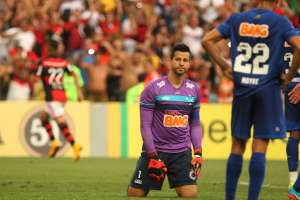 Por taça, rivais do Cruzeiro lutam por virada histórica no Brasileirão