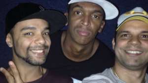 Após ausência em treino, Jô cai na farra no Rio de Janeiro