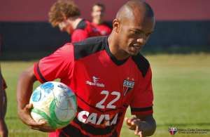 Série B: Marcus Winicius, do Atlético-GO, retorna de lesão para enfrentar ex-time