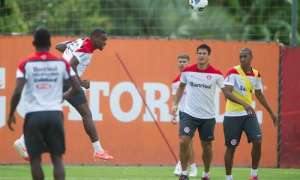 Juan terá que ser operado e só volta ao Internacional em 2015