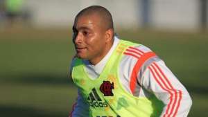 Anderson Pico comemora volta ao futebol no Flamengo