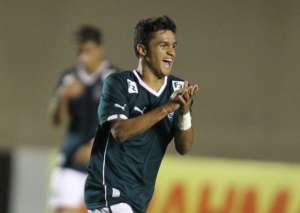 Erik, do Goiás, está na mira de Benfica e Porto, mas sonha com Flamengo
