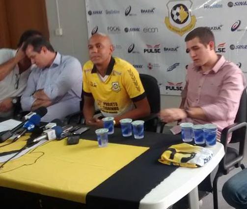 Alex Silva foi apresentado no São Bernardo na tarde desta terça-feira