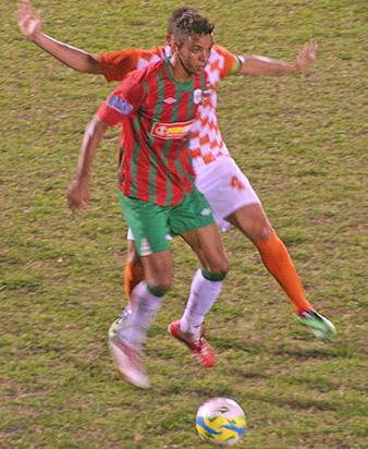 Portuguesa Santista venceu o Atibaia, por 2 a 0, num jogo emocionante no Ulrico Mursa - Foto: Alberto Ferreira
