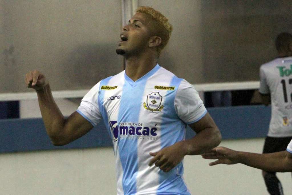 Romário está de volta ao Macaé após ausência na última partida da Copa Rio