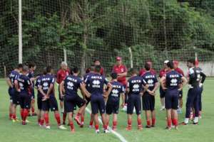 Série B: Ricardinho adota mistério para manter sequência sem derrotas do Paraná