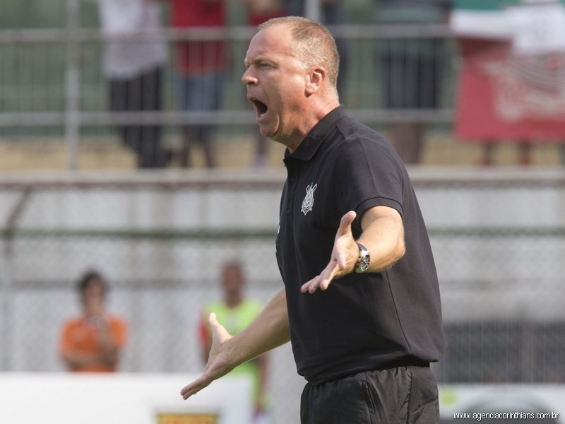 Mano Menezes e elenco do Corinthians foram criticados por Neto, no Donos da Bola, da TV Band