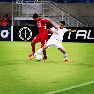 Com salários atrasados, jogadores do Vila Nova fazem greve e não treinam