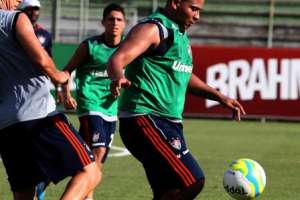 Walter é mantido entre titulares e deve jogar sábado pelo Fluminense