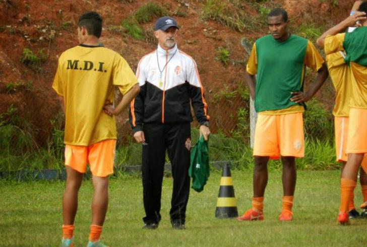 Luiz Muller treina Atibaia e minimiza duas derrotas seguidas 