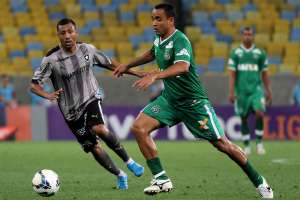 Wanderson enaltece sequência positiva da Chapecoense e se coloca à disposição para vaga de Ricardo Conceição