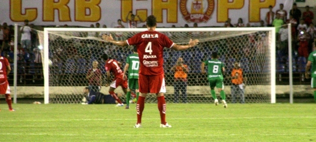 CRB quer vitória para ter mais tranquilidade no jogo de volta