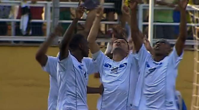 Jogadores do Bragantino comemoram com Sandro o primeiro gol do leão no jogo contra o América-RN - Divulgação