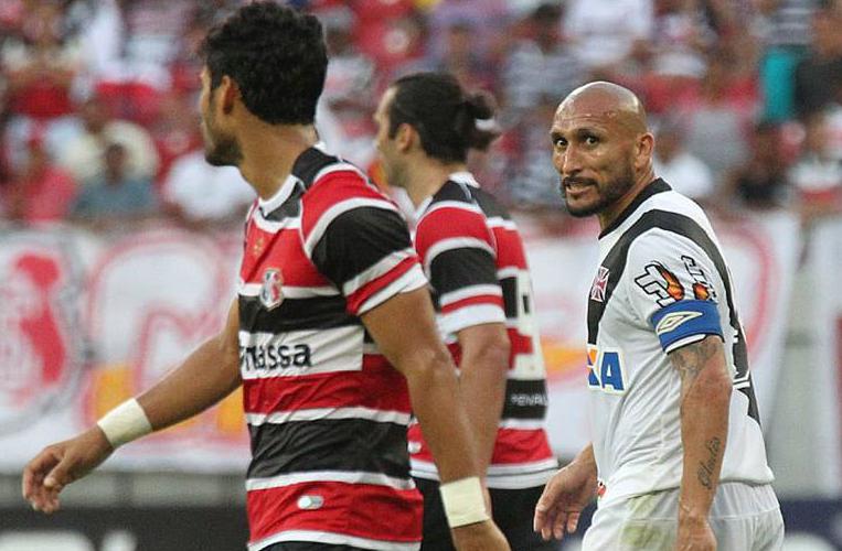 Com um gol no fim, o Santa Cruz venceu o Vasco em Recife