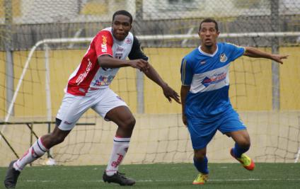 Vinícius, à esquerda, garante que Primavera está preparado para decisão contra Grêmio Prudente - Foto: Miderson Eduardo