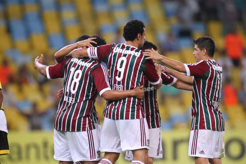 Fluminense vence o Criciúma e cola no G4