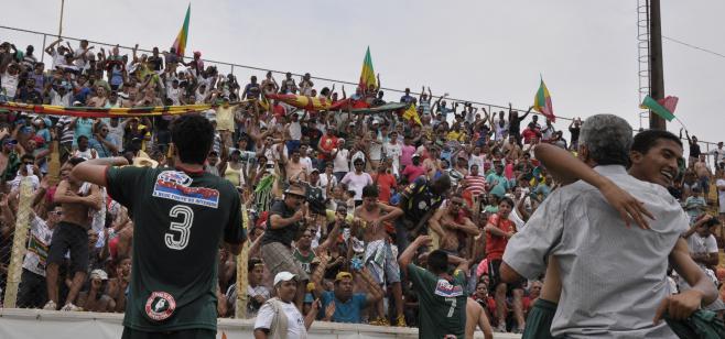 Torcida do Barretos festejou a vitória sobre a Portuguesa Santista e o acesso para a Série A3 - Foto: Barretos - Oficial