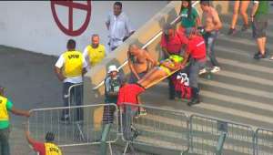 Torcedora passa mal e é retirada de clássico entre Palmeiras e Santos pelo Corpo de Bombeiros