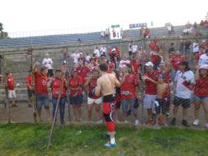 Torcida Xavante faz a diferença e comemora volta à Série C no Serejão