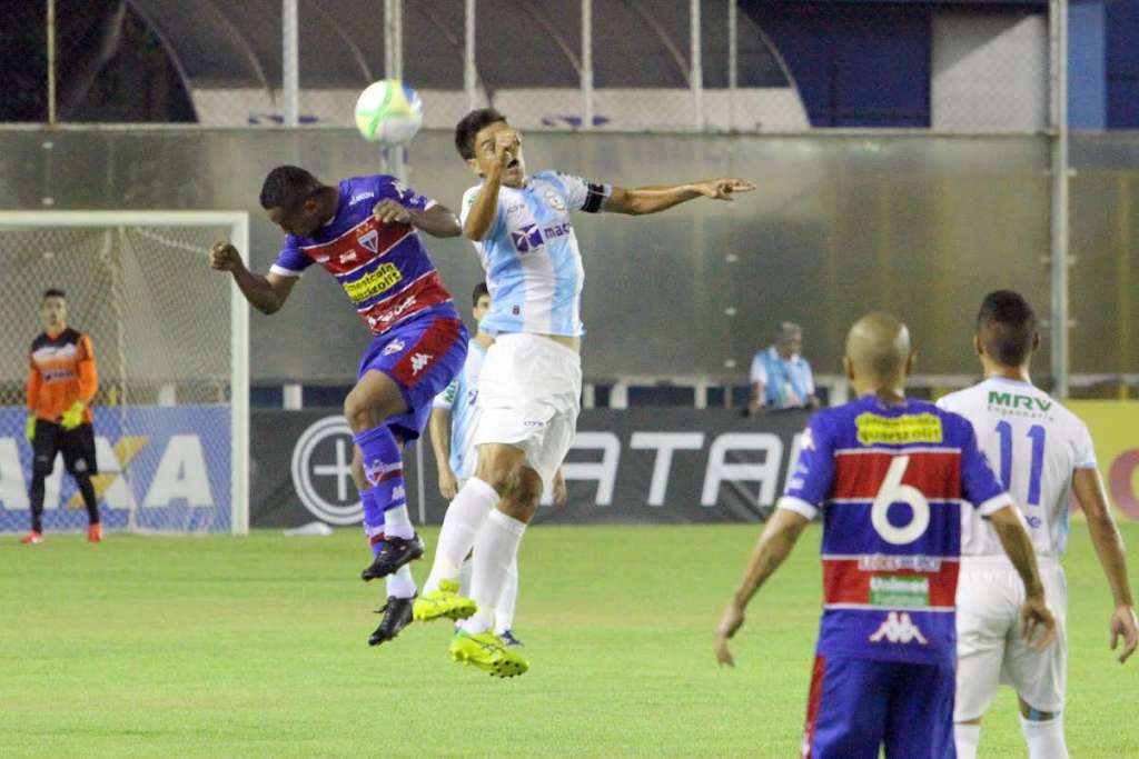 Macaé e Fortaleza fizeram um duelo equilibrado na partida de ida Macaé e Fortaleza fizeram um duelo equilibrado na partida de ida