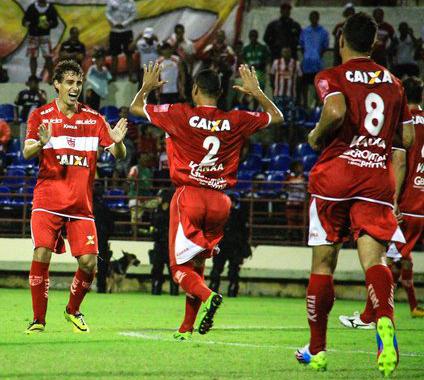 CRB venceu Madureira no Rio e agora espera apoio da torcida no Rei Pelé para carimbar o acesso