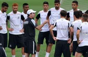 Enderson avisa que poupará Santos o 'mínimo possível'