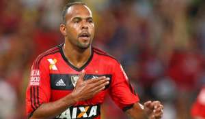 Alecsandro volta a treinar nesta terça no Flamengo