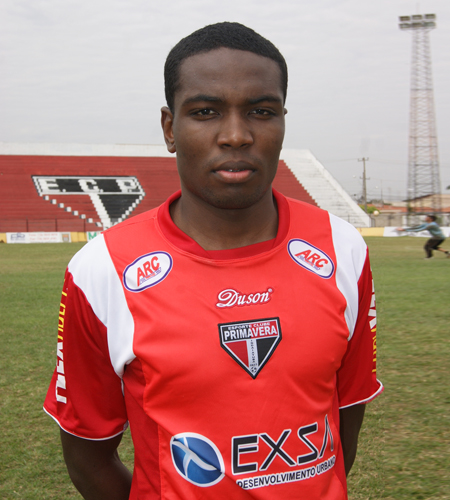 Zagueiro Vinícius, destaque na vitória e pelo acesso do Primavera