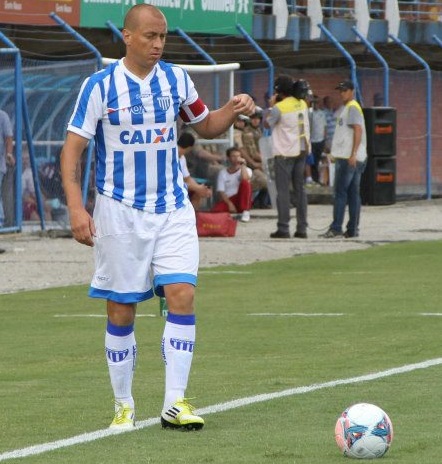 Marquinhos é uma das novidades de Geninho no Avaí