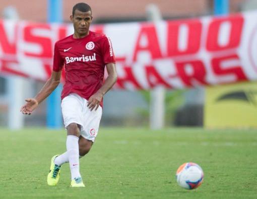 Ernando pode assumir vaga de Paulão, suspenso pelo terceiro amarelo