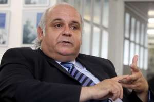 Romildo Bolzan acompanha treino secreto do Grêmio